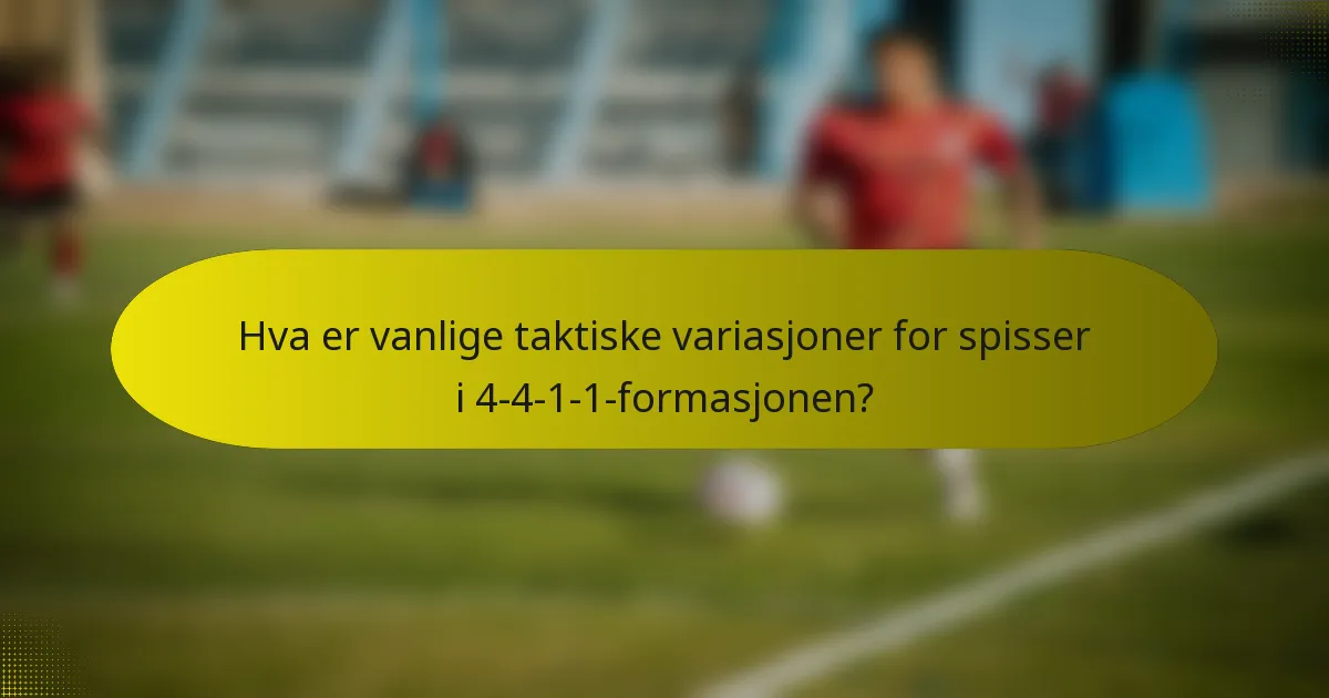 Hva er vanlige taktiske variasjoner for spisser i 4-4-1-1-formasjonen?
